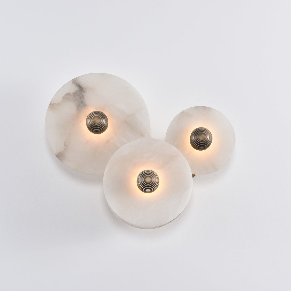 Nayra Alabaster Wall Sconce – Sculpted LED Wall Light in Natural Stone
