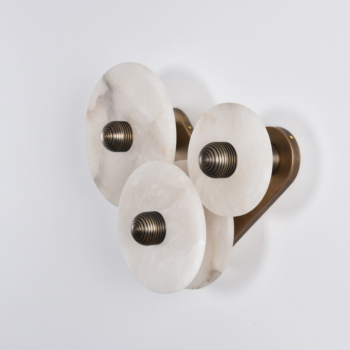 Nayra Alabaster Wall Sconce – Sculpted LED Wall Light in Natural Stone