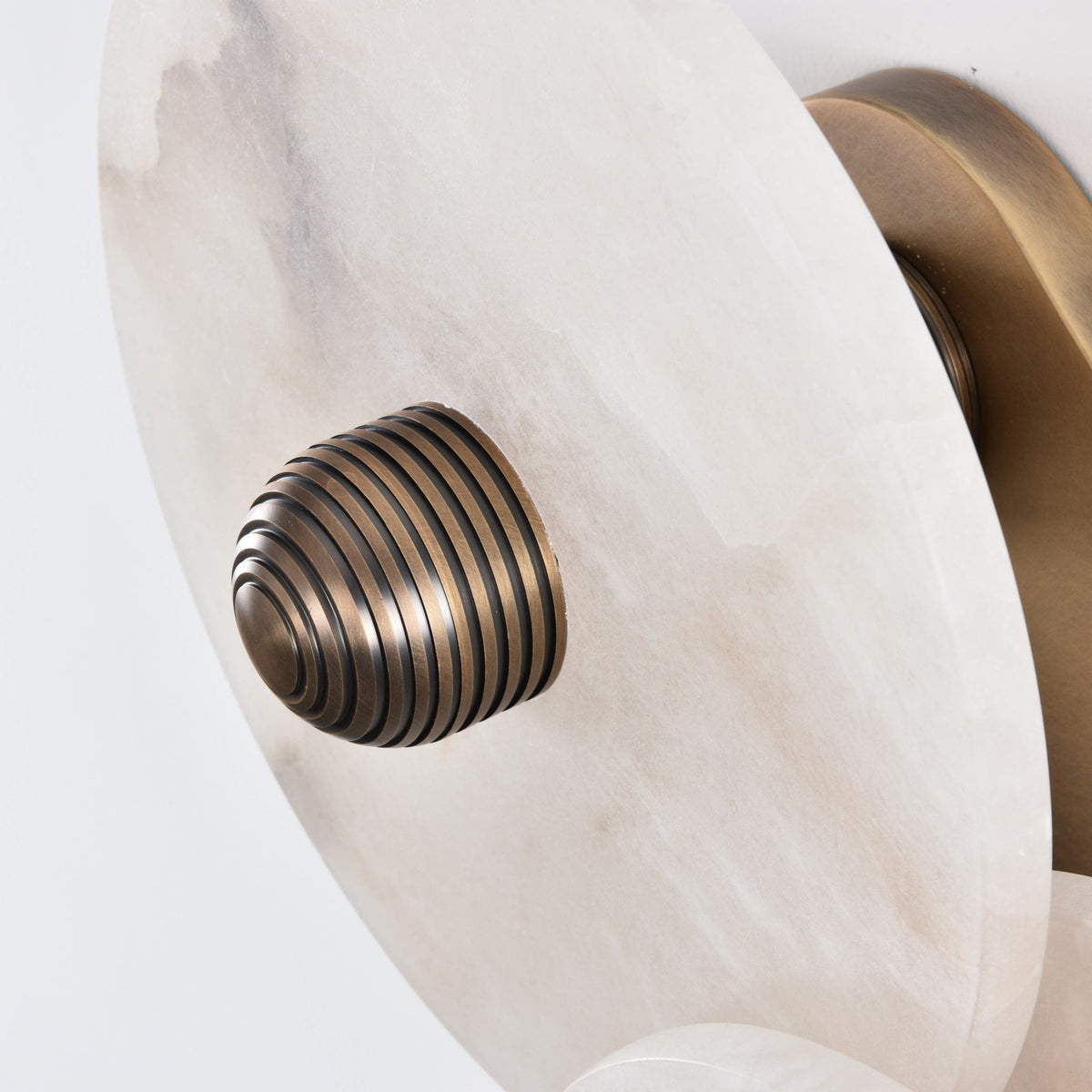 Nayra Alabaster Wall Sconce – Sculpted LED Wall Light in Natural Stone