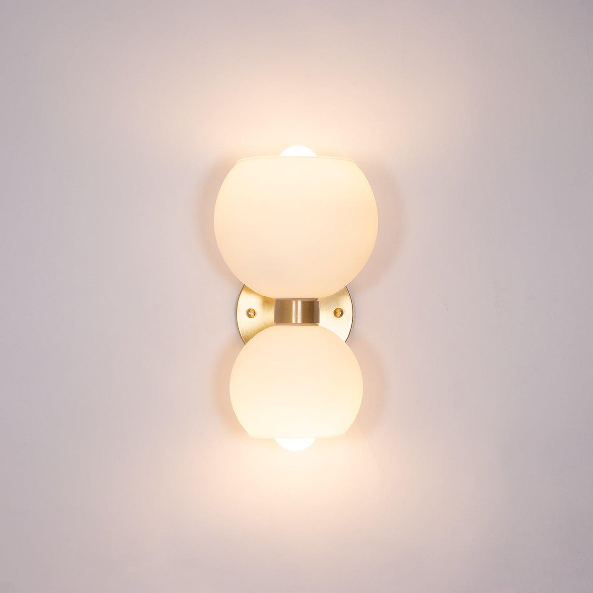 round-pearl-sconce