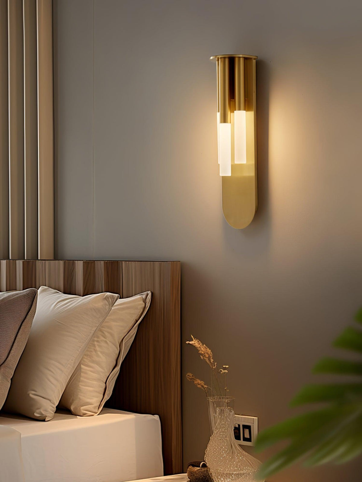 rousseau-wall-lamp