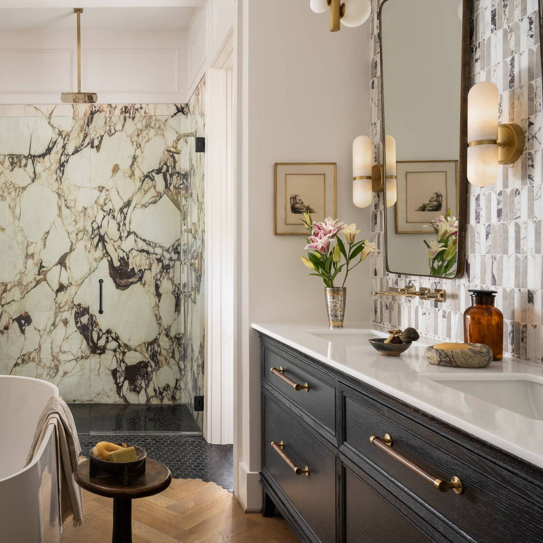 salon-alabaster-wall-lamp