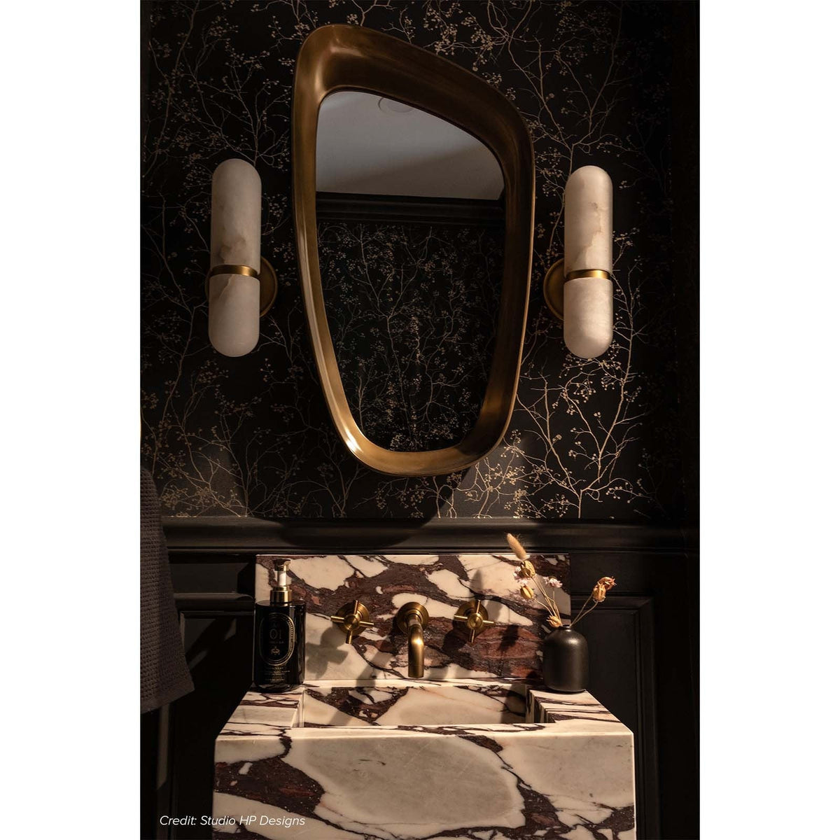 salon-alabaster-wall-lamp