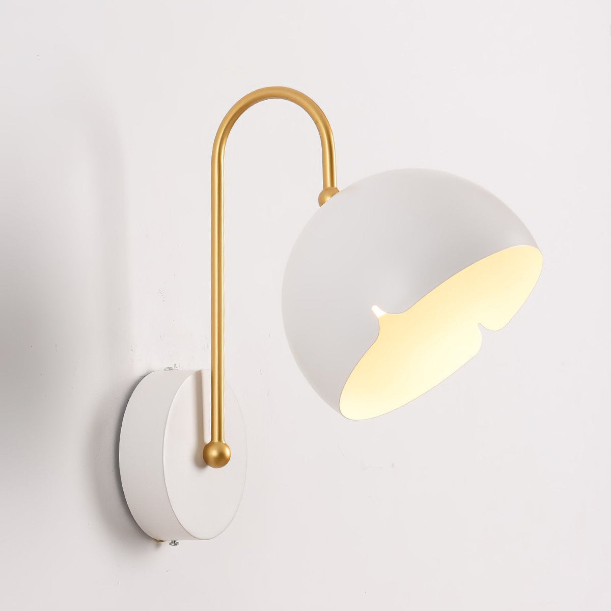 Saluda Wall Lamp