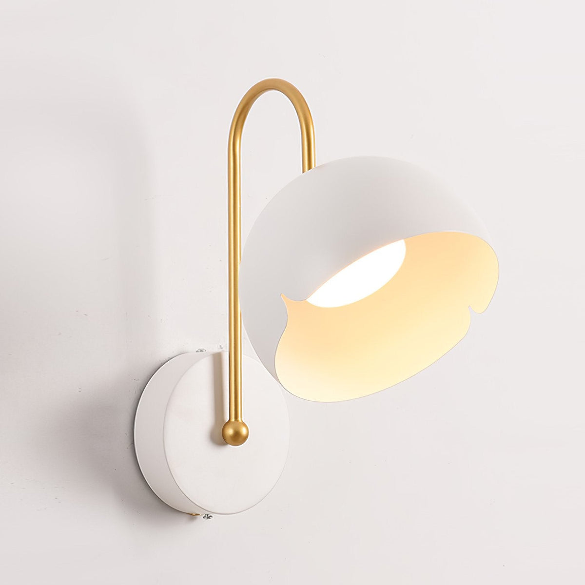 Saluda Wall Lamp