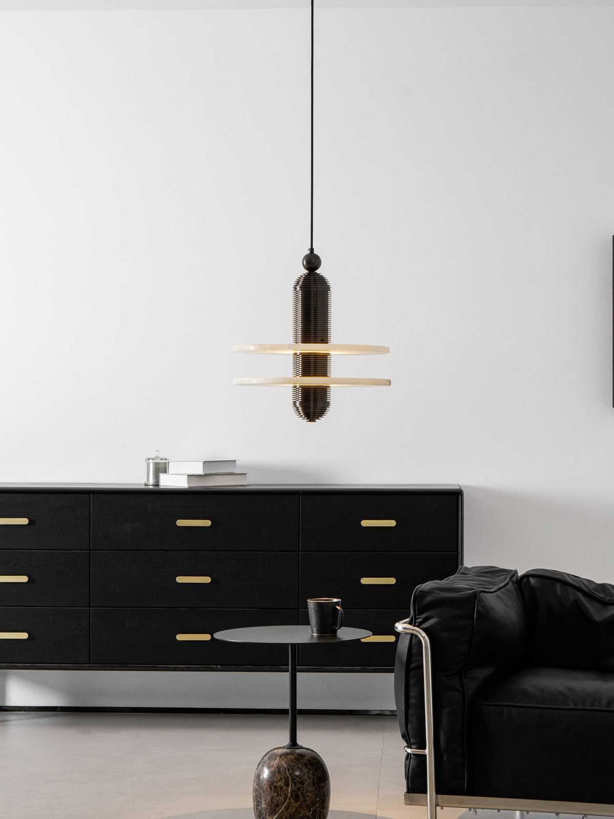 Saturn Alabaster Pendant Light – Sculptural Brass LED Chandelier