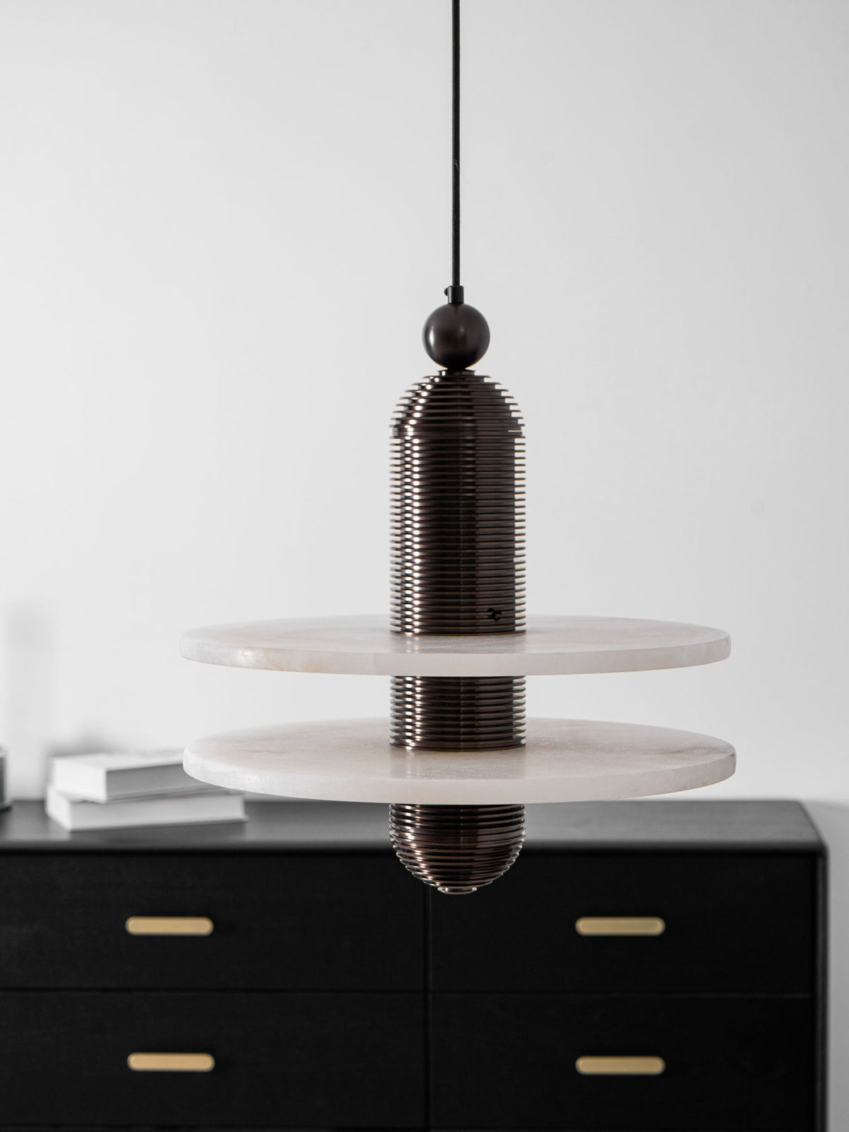 Saturn Alabaster Pendant Light – Sculptural Brass LED Chandelier