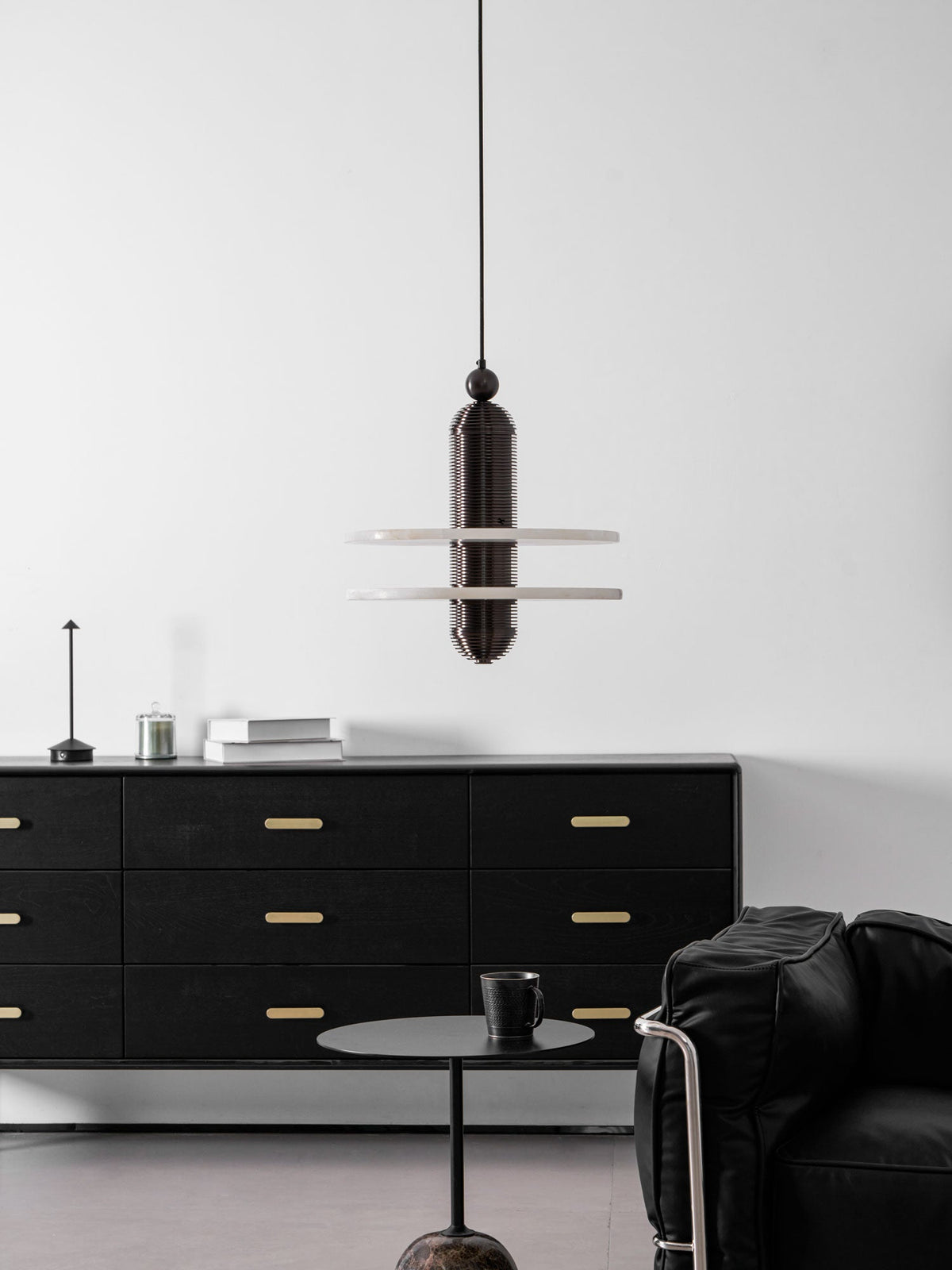 Saturn Alabaster Pendant Light – Sculptural Brass LED Chandelier