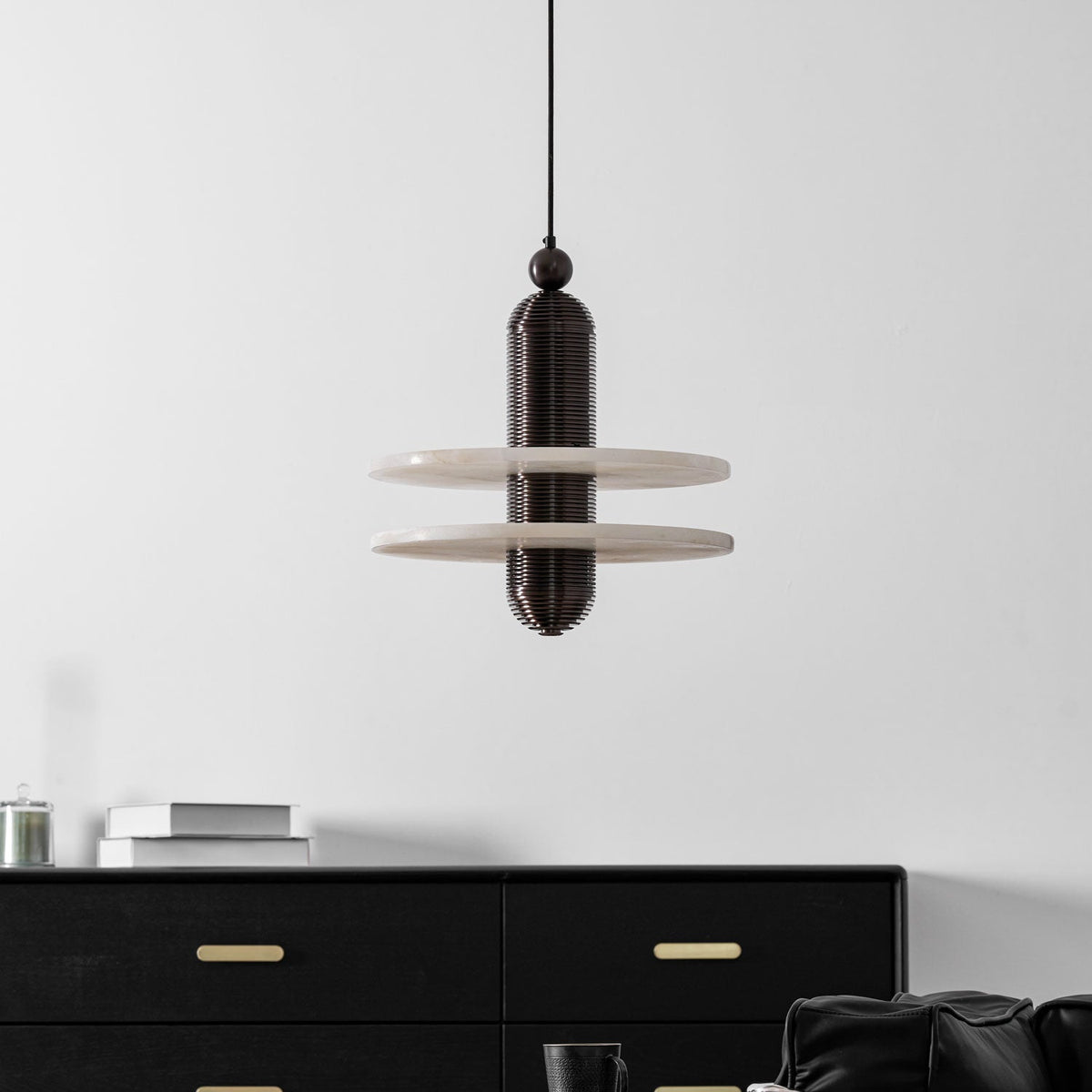Saturn Alabaster Pendant Light – Sculptural Brass LED Chandelier