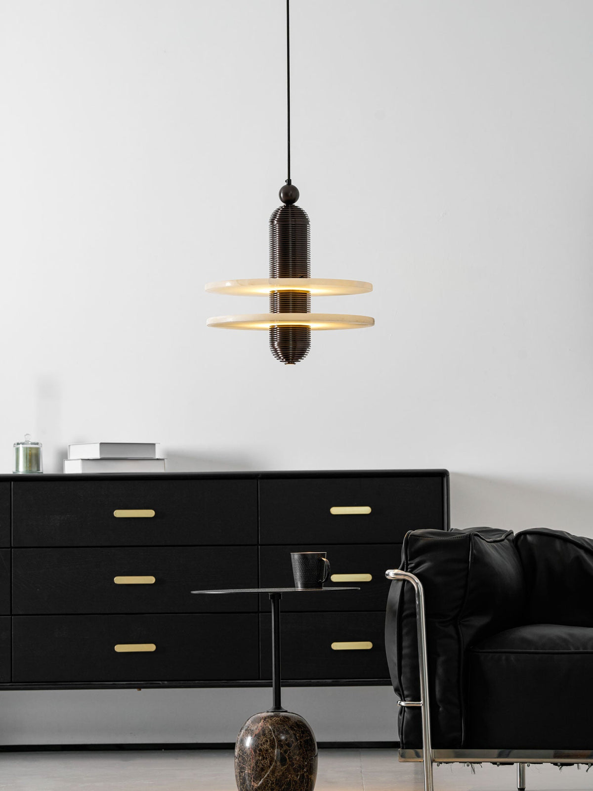Saturn Alabaster Pendant Light – Sculptural Brass LED Chandelier