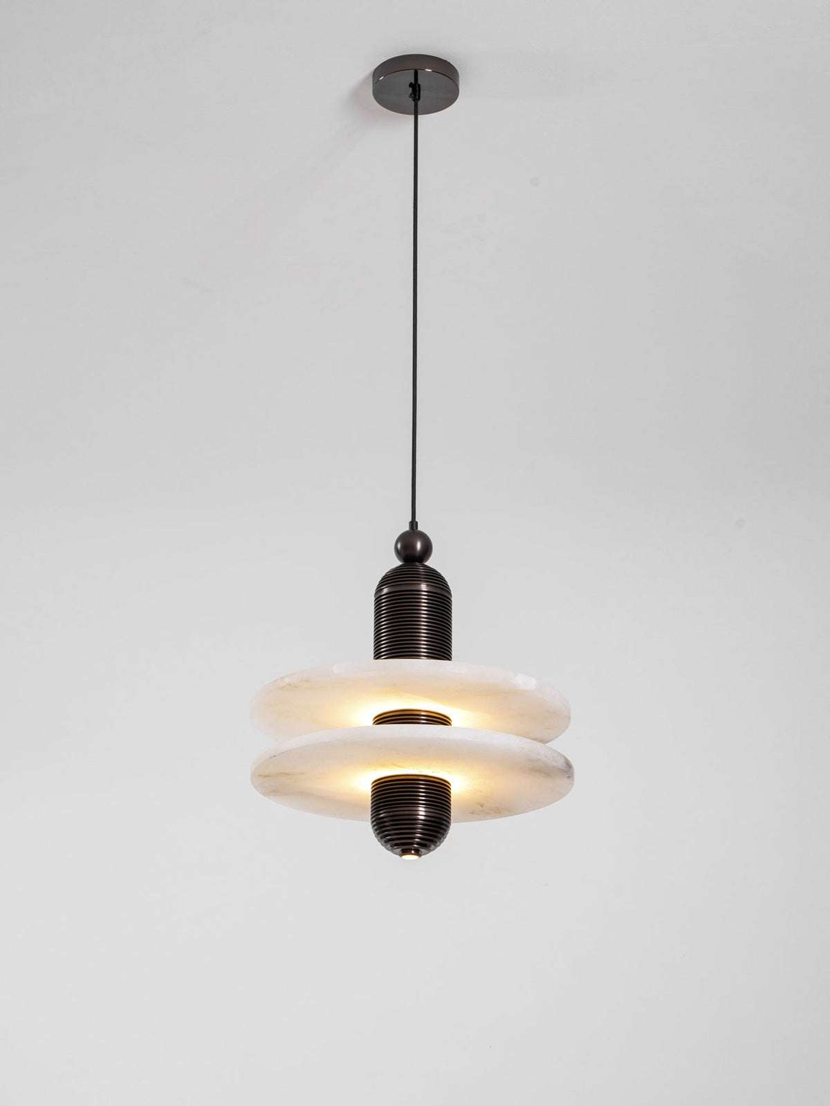 Saturn Alabaster Pendant Light – Sculptural Brass LED Chandelier