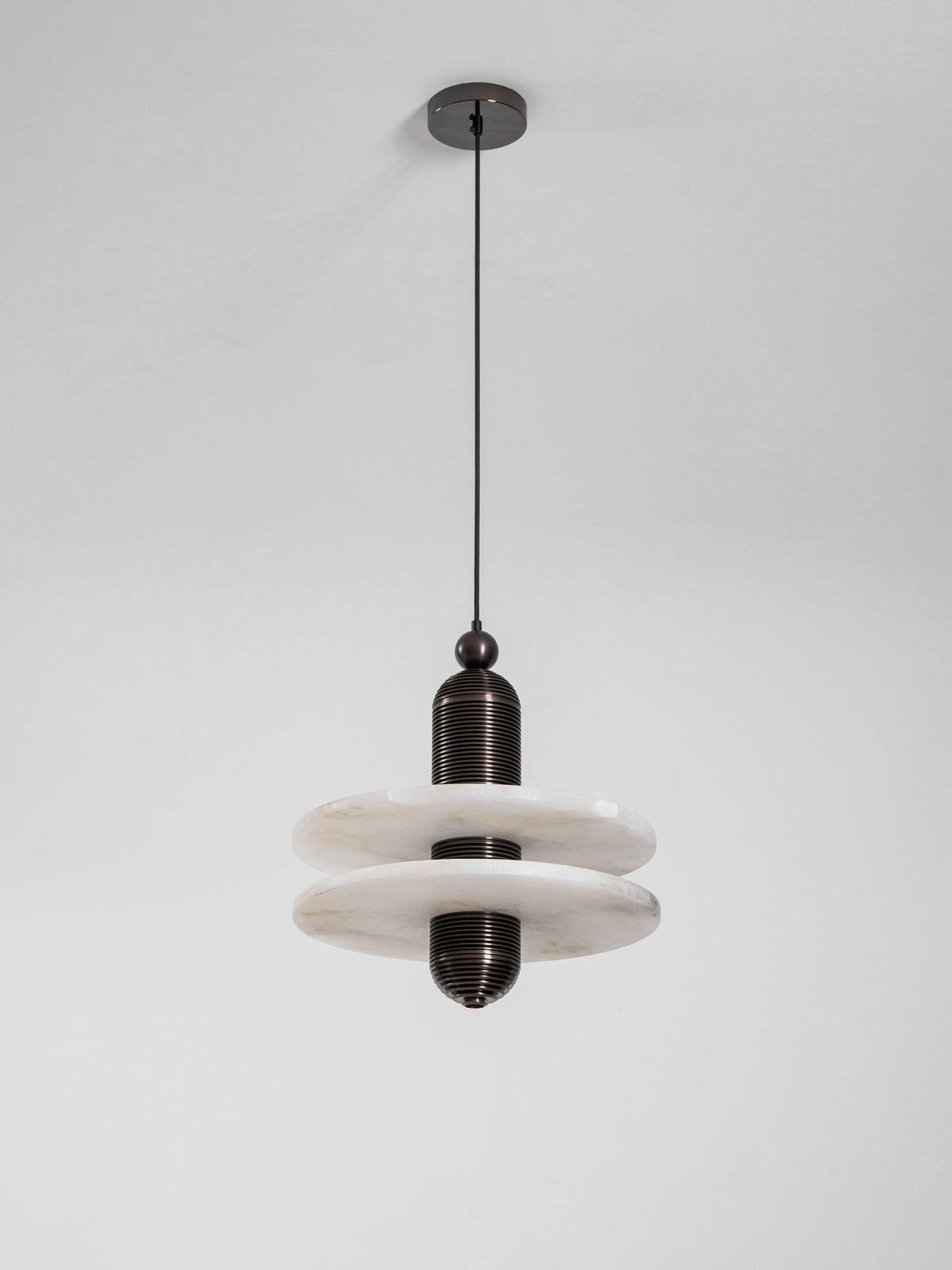 Saturn Alabaster Pendant Light – Sculptural Brass LED Chandelier