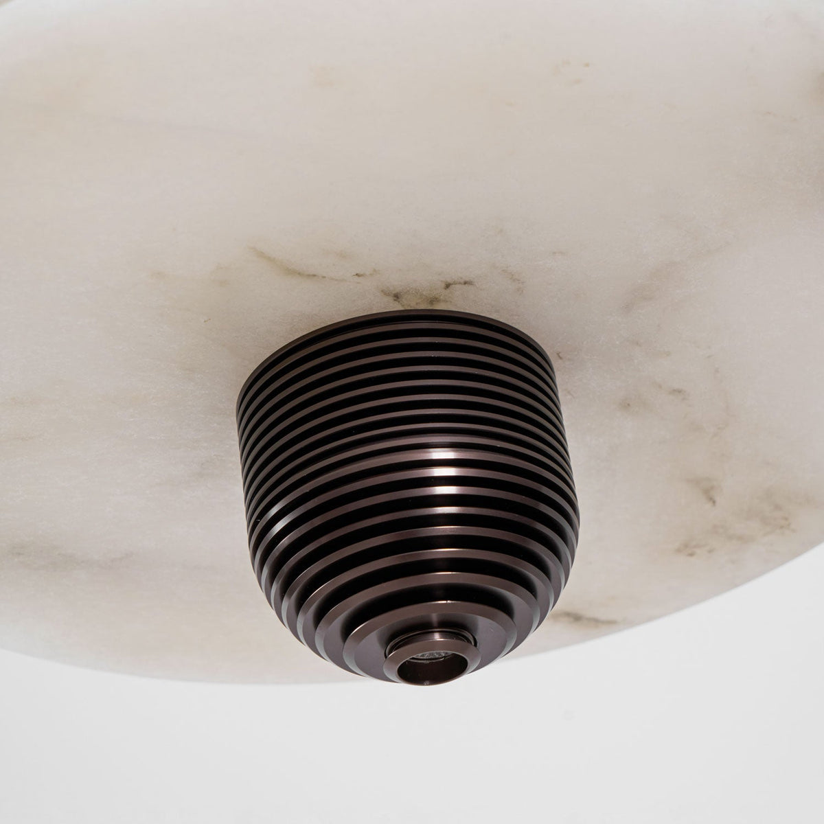 Saturn Alabaster Pendant Light – Sculptural Brass LED Chandelier