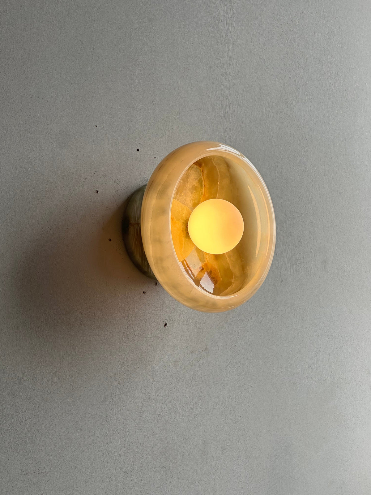 piedra-marble-wall-lamp