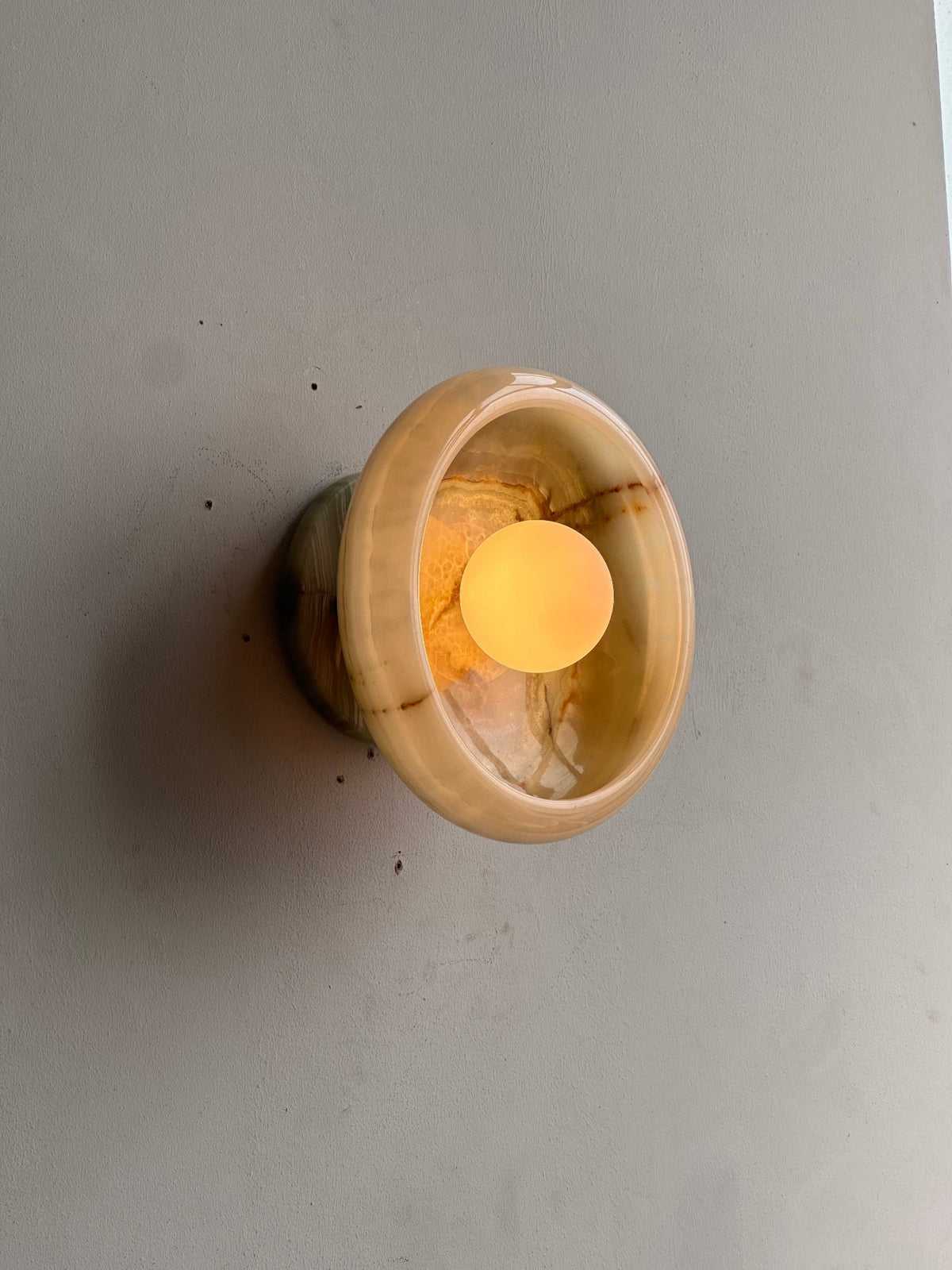 piedra-marble-wall-lamp