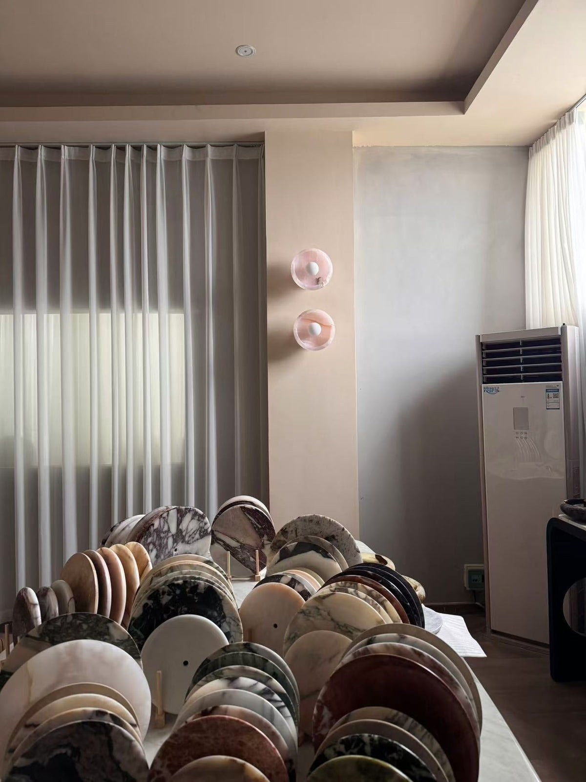 piedra-marble-wall-lamp