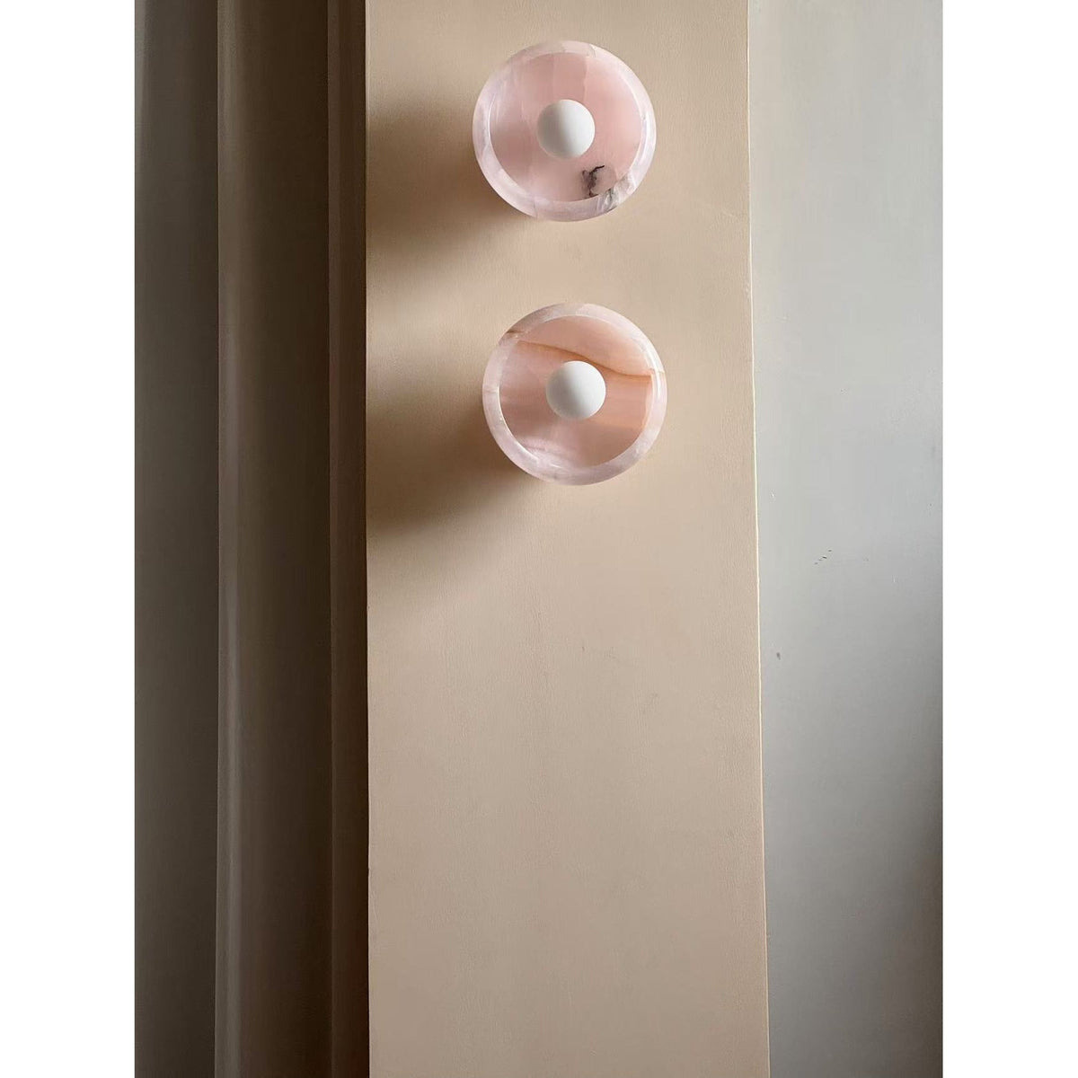 piedra-marble-wall-lamp