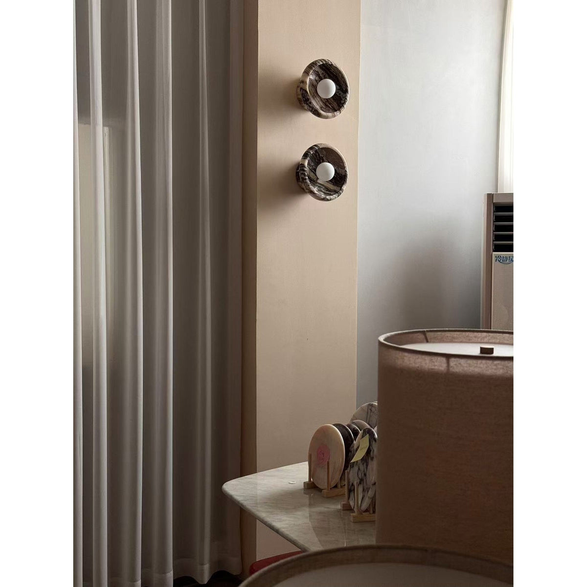piedra-marble-wall-lamp