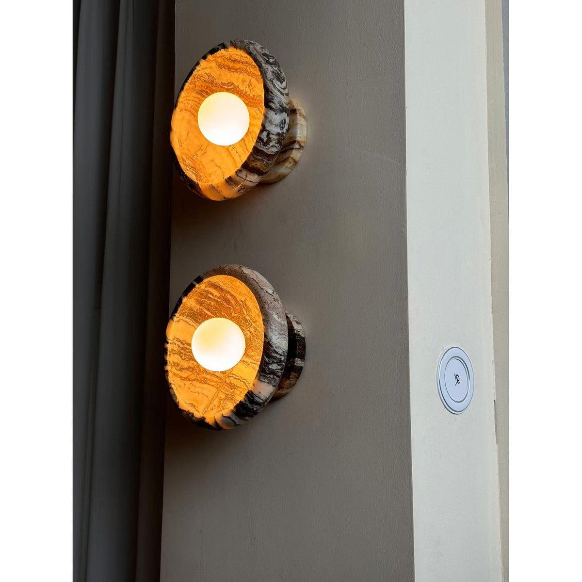 piedra-marble-wall-lamp