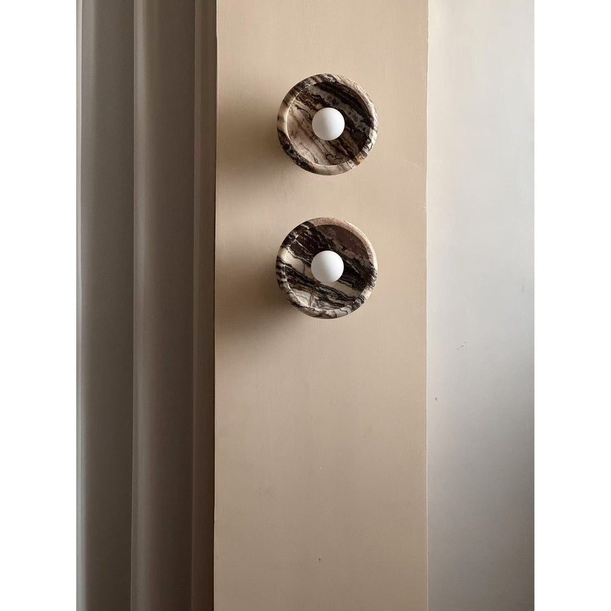 piedra-marble-wall-lamp