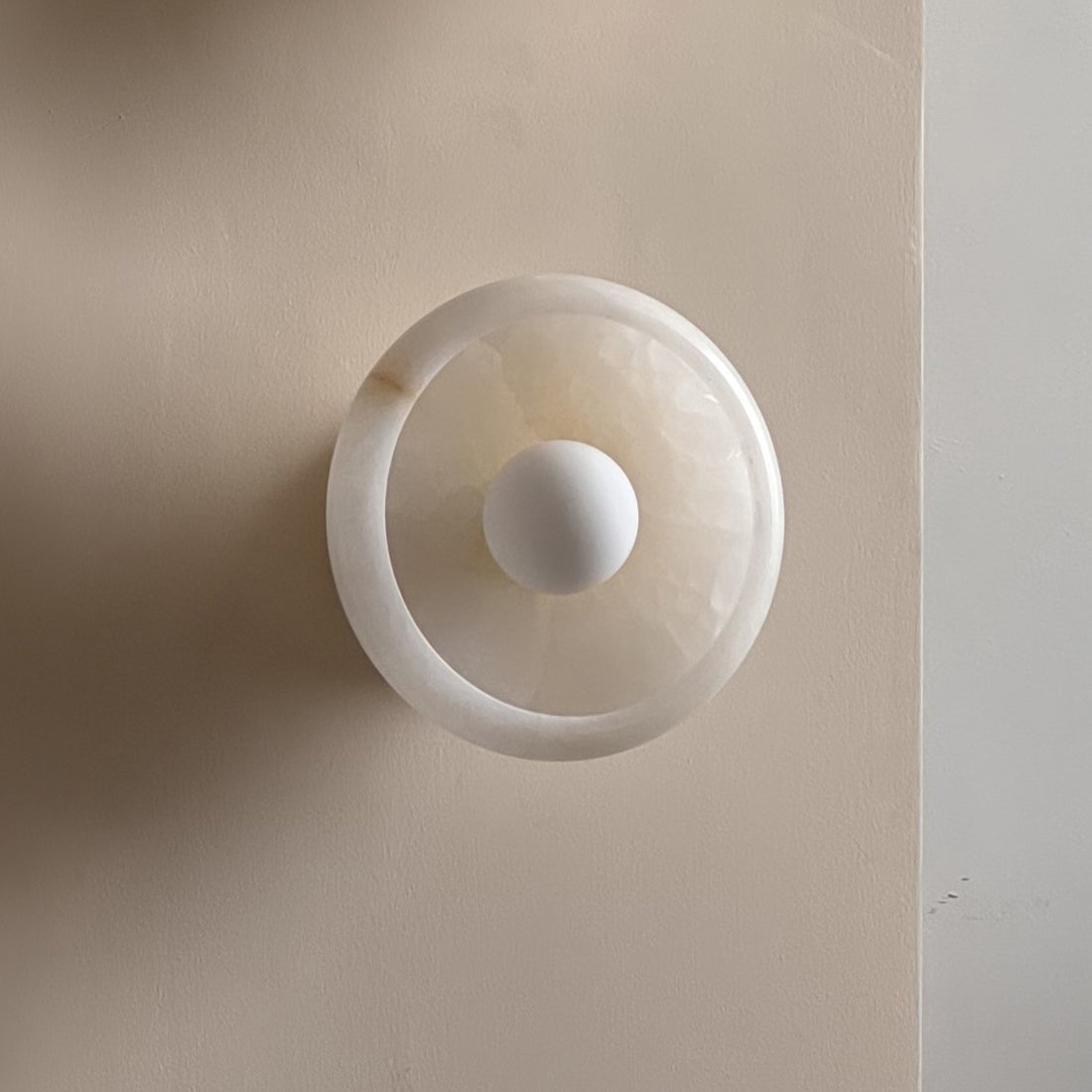 piedra-marble-wall-lamp
