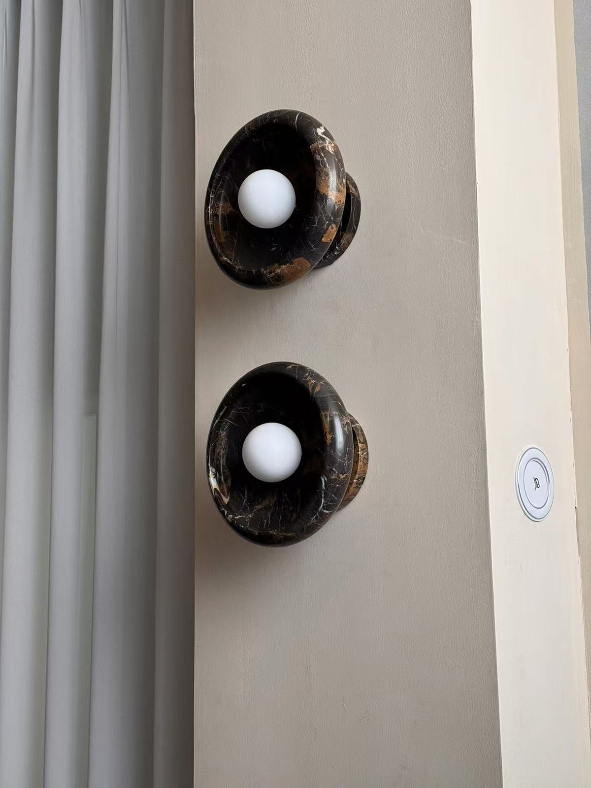 piedra-marble-wall-lamp