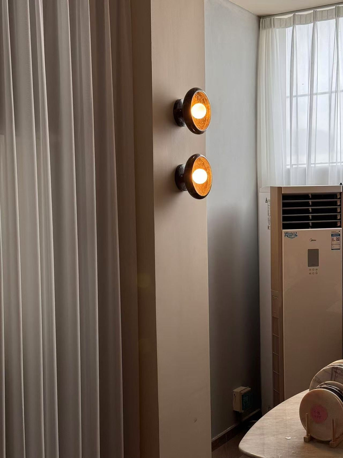piedra-marble-wall-lamp