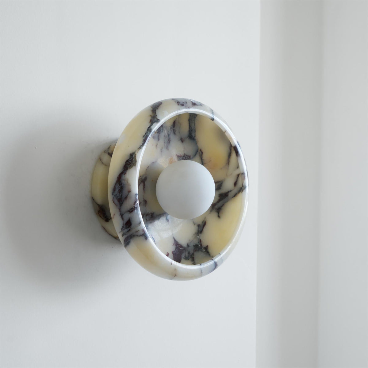 piedra-marble-wall-lamp