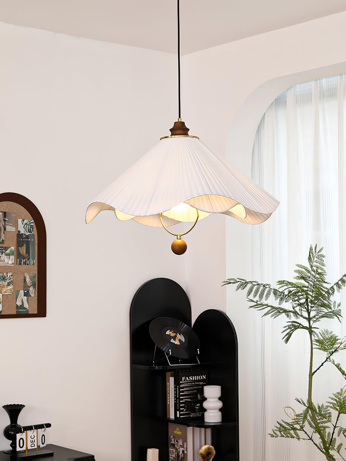 scallop-edge-pendant-light
