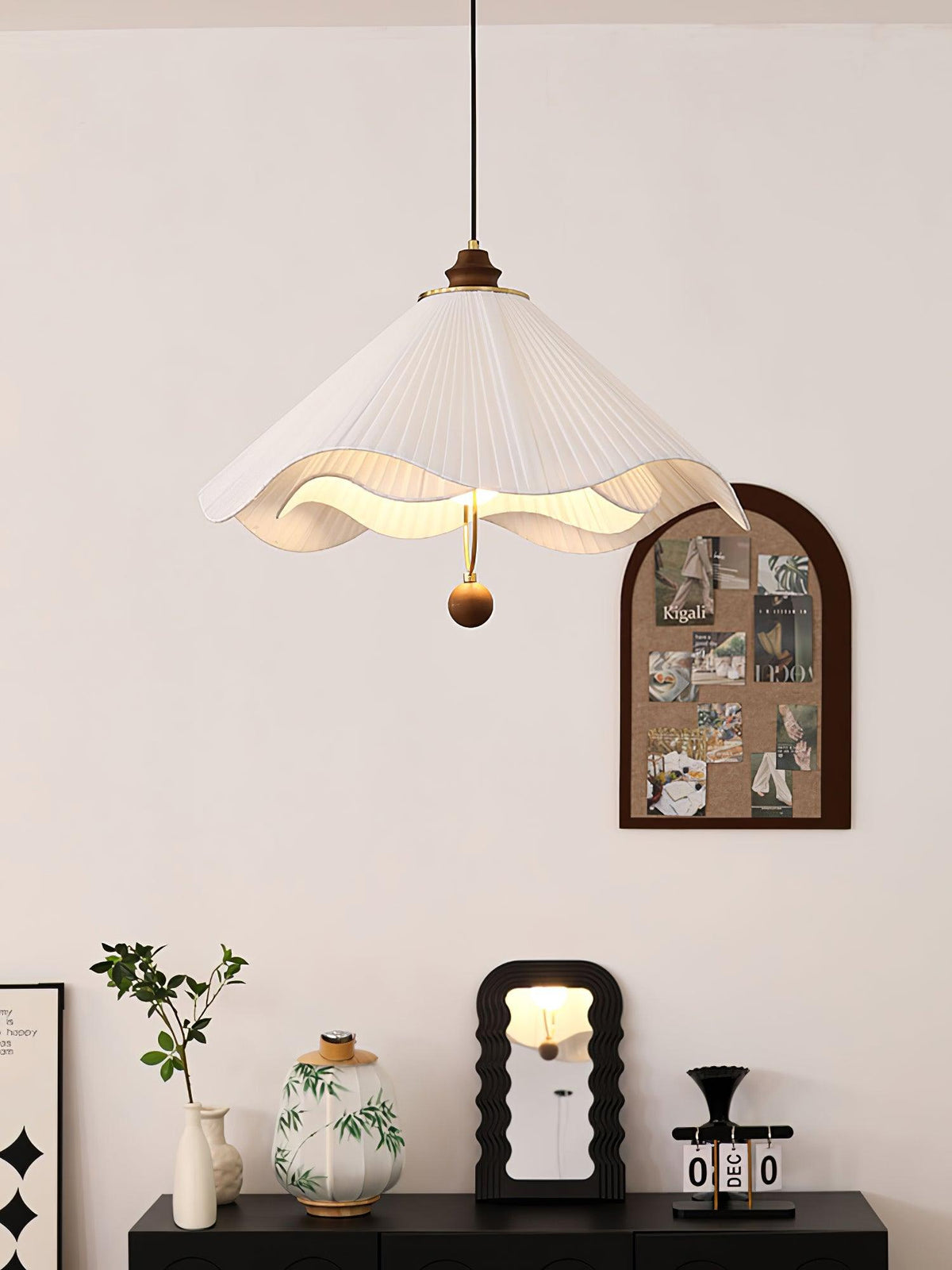 scallop-edge-pendant-light