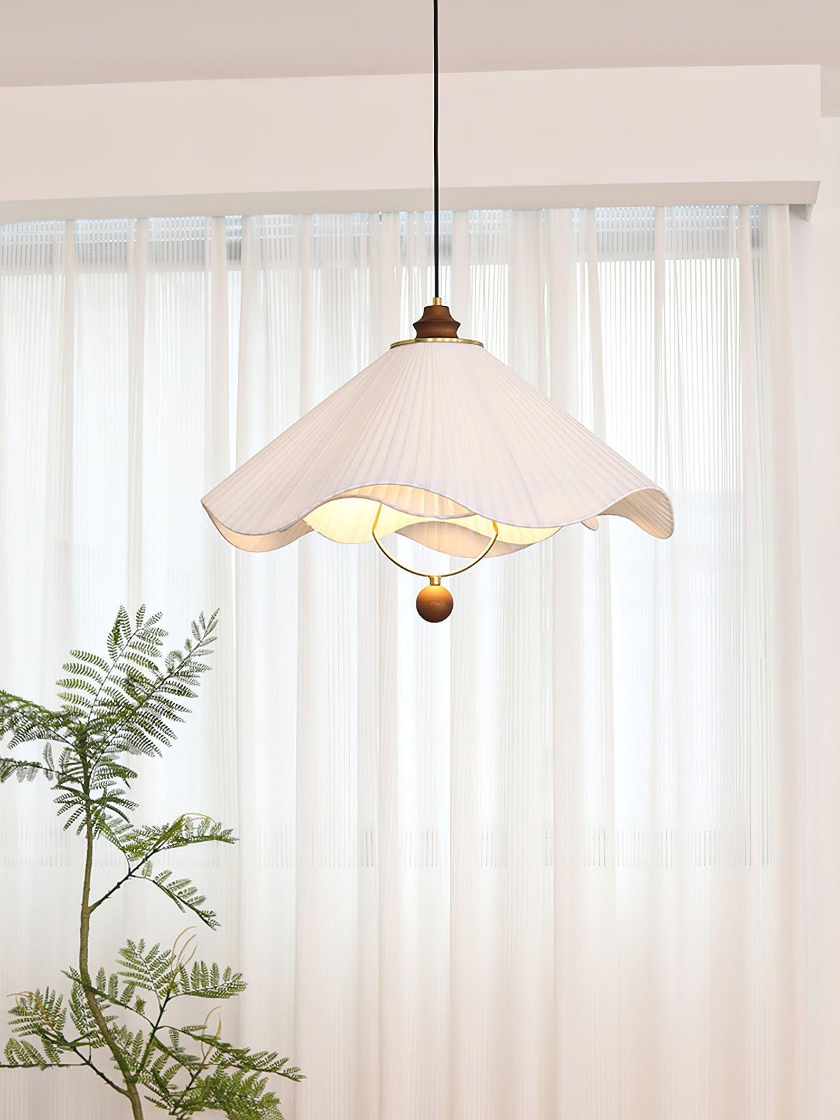 scallop-edge-pendant-light
