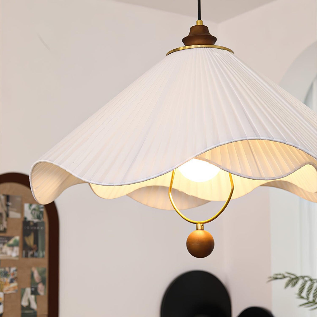 scallop-edge-pendant-light