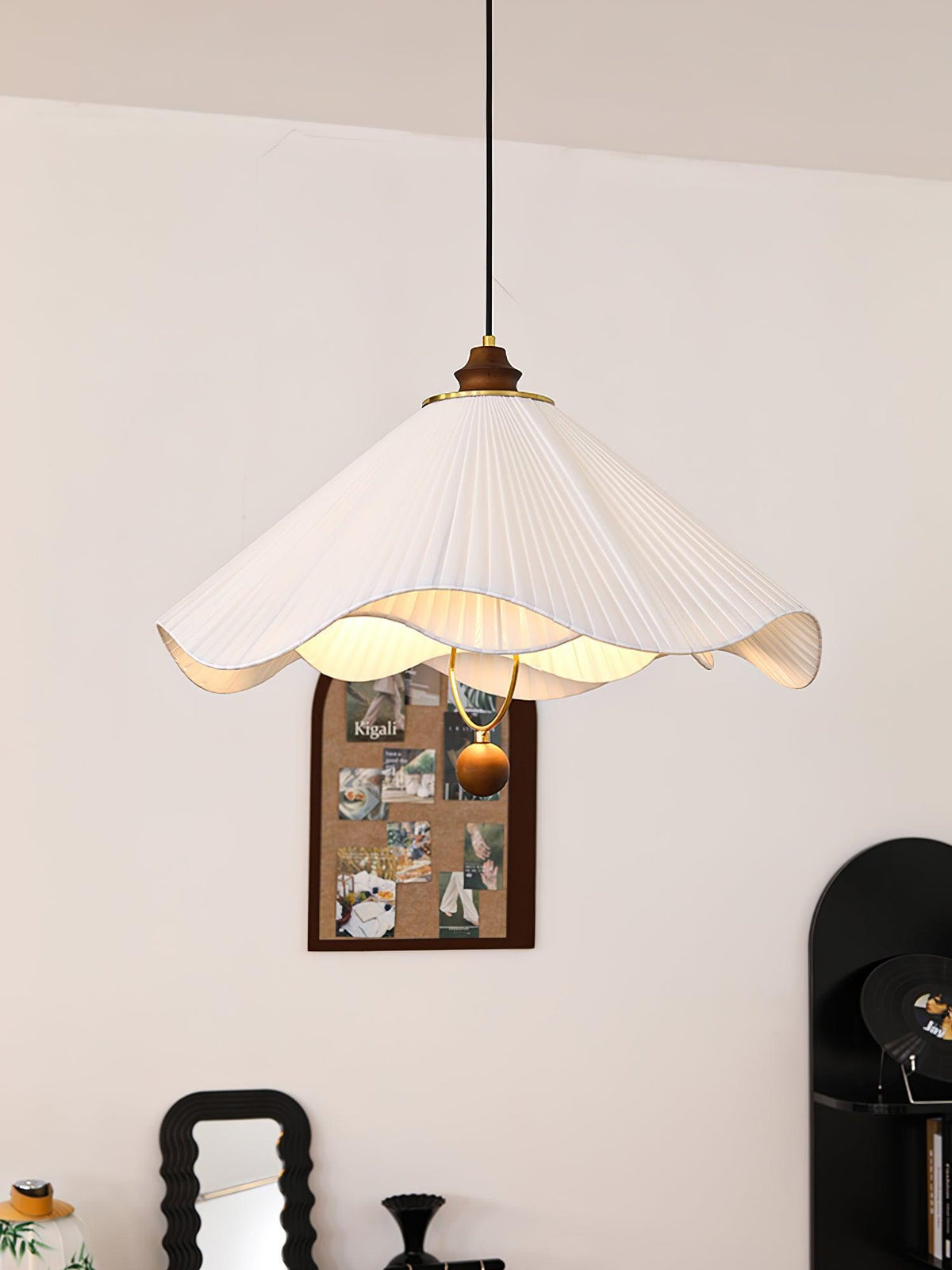 scallop-edge-pendant-light
