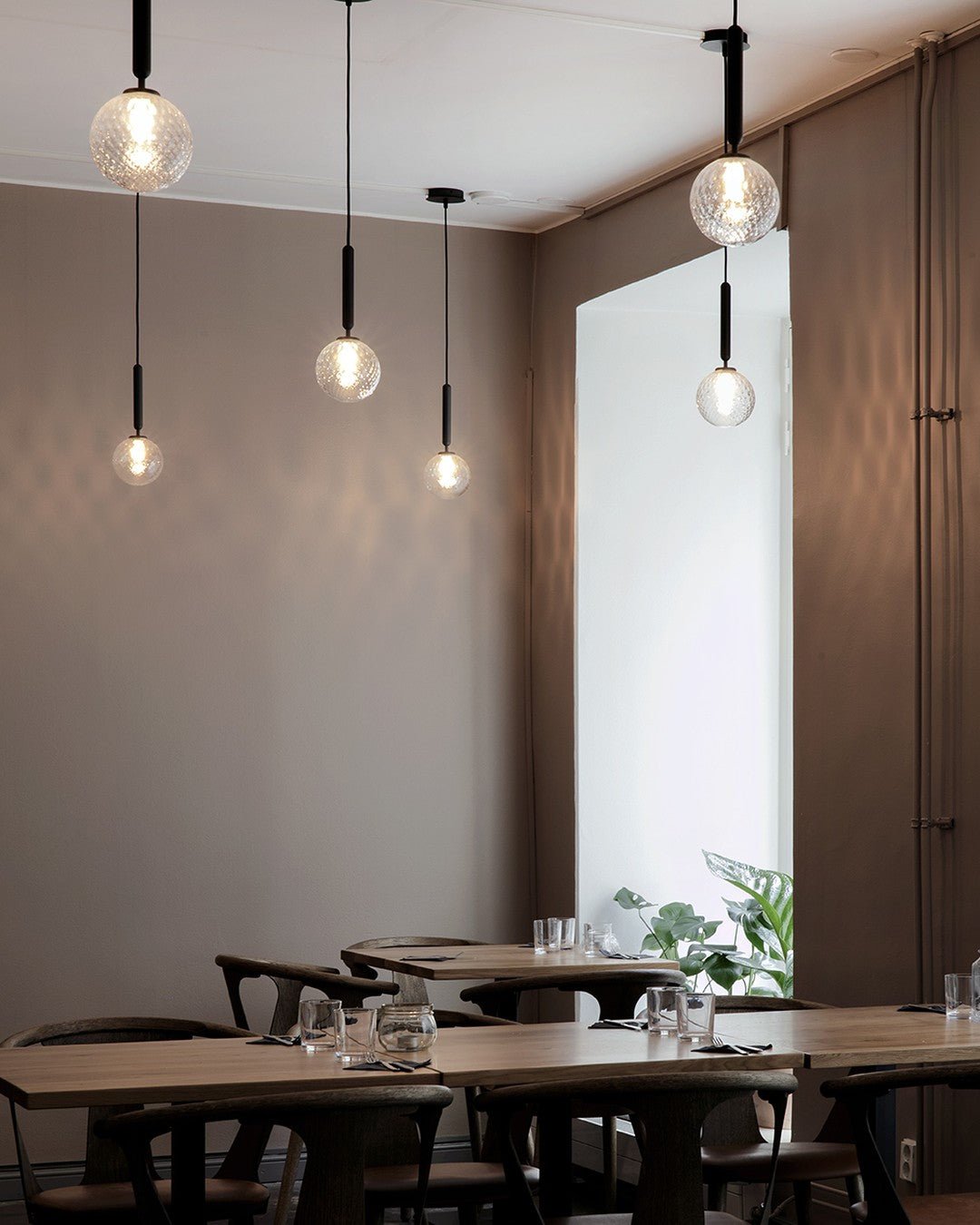 Scandiluxe Brass Pendant Light with Glass Shade – Modern Swag Ceiling Lamp
