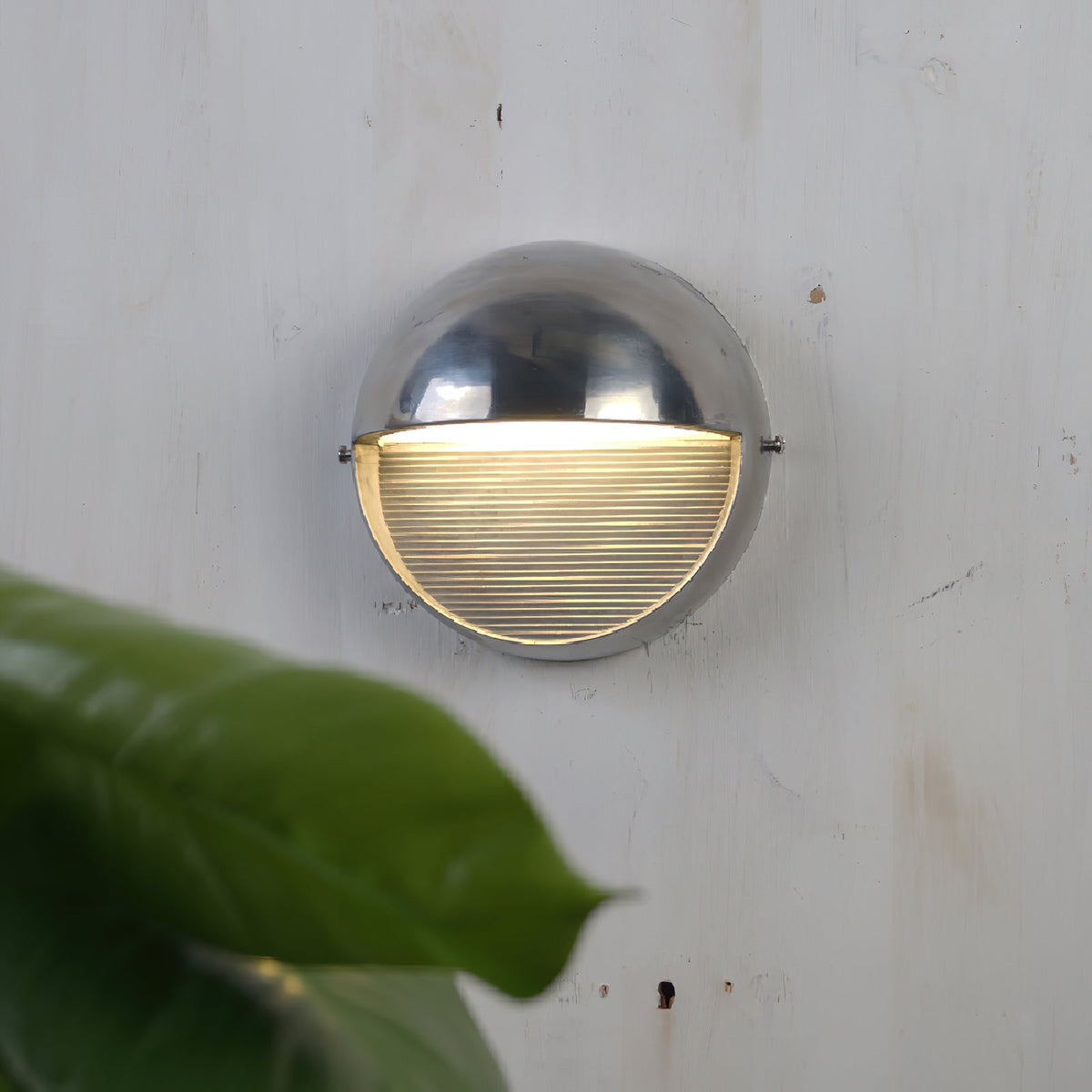 scorpius-outdoor-wall-lamp