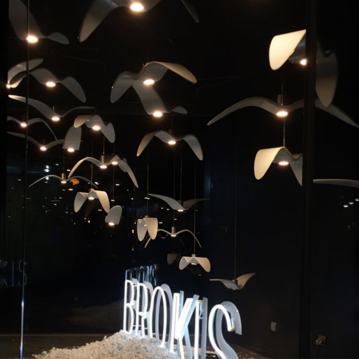 Aviara LED Pendant Light – Modern Aluminum Bird-Inspired Ceiling Lamp
