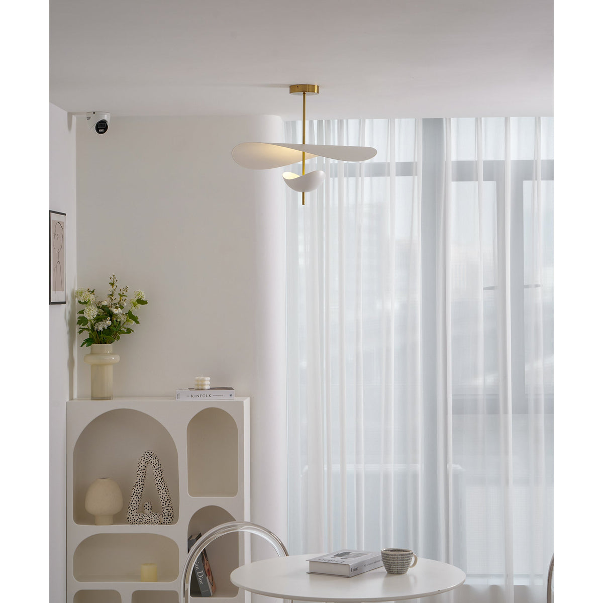 selene-floating-pendant-lamp