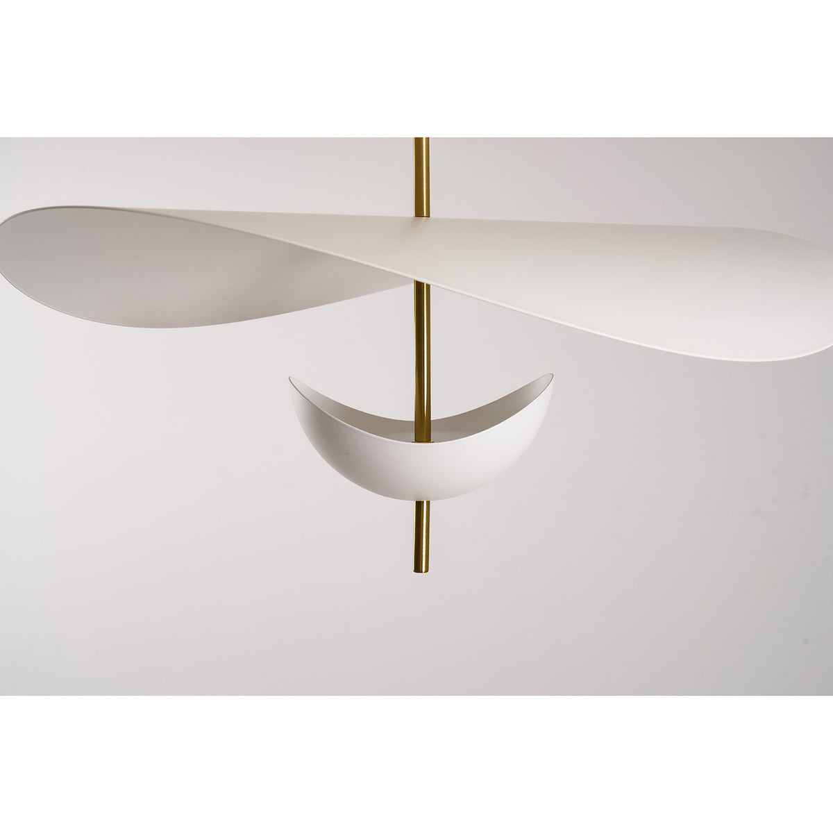 selene-floating-pendant-lamp