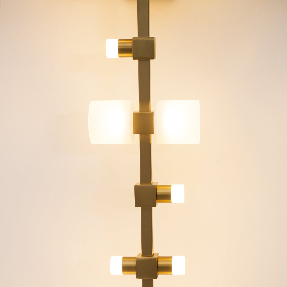semper-mia-wall-lamp