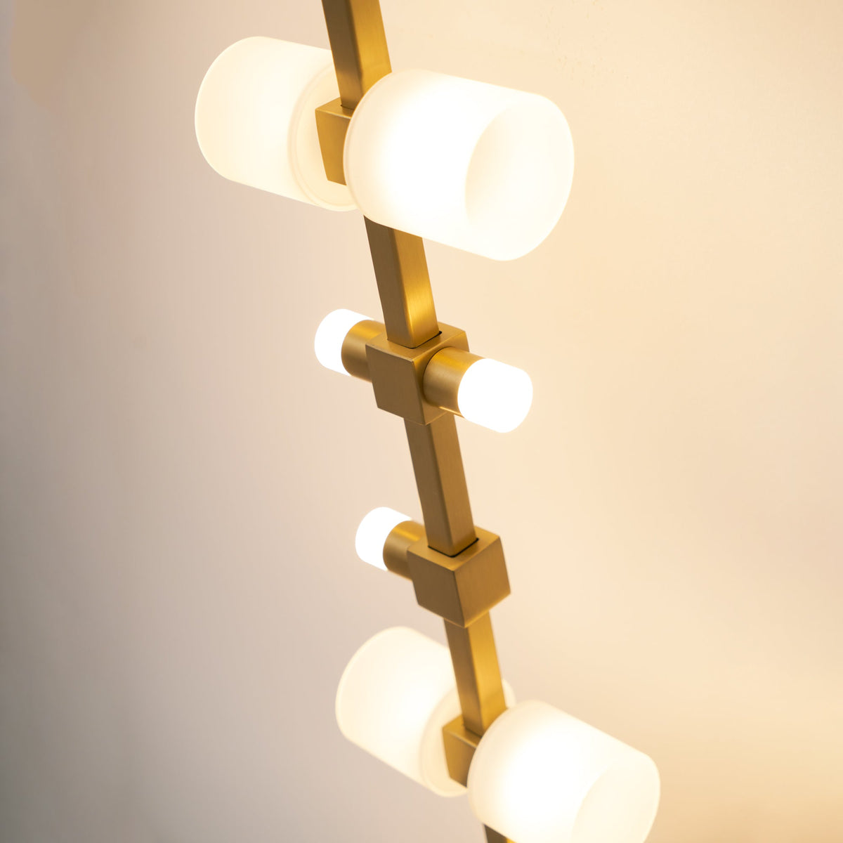 semper-mia-wall-lamp