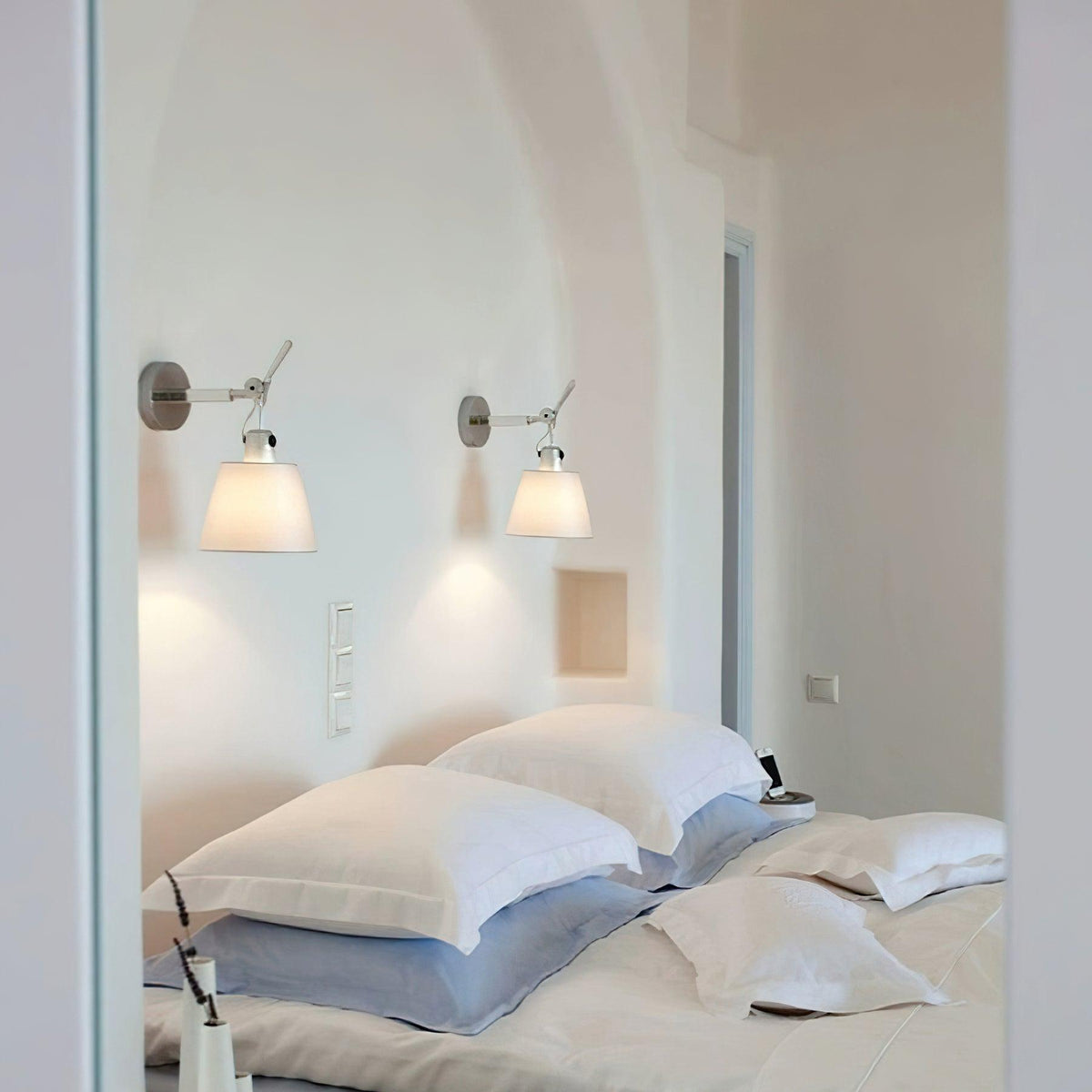 shade-wall-light