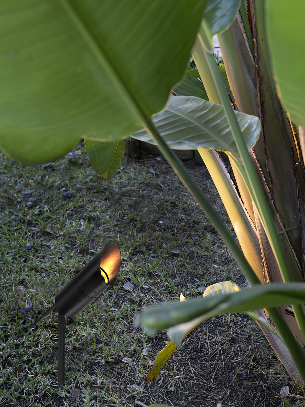 Shadow Pierce LED Ground Spike Light – Minimalist Outdoor Landscape Spotlight