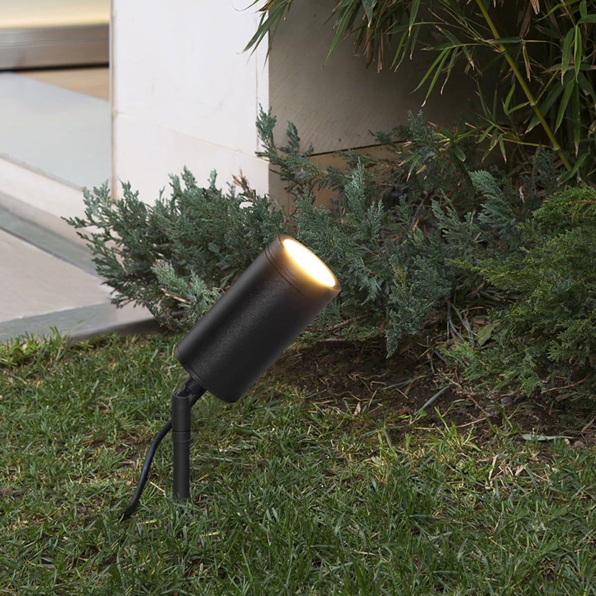 Shadow Pierce LED Ground Spike Light – Minimalist Outdoor Landscape Spotlight