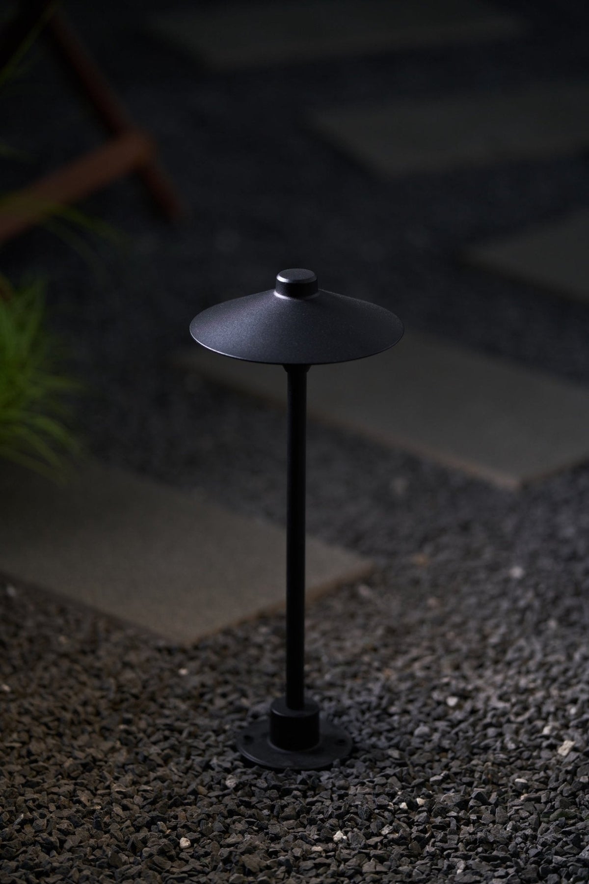 Shadowcap LED Path Light – Minimalist Outdoor Garden Lamp in Black