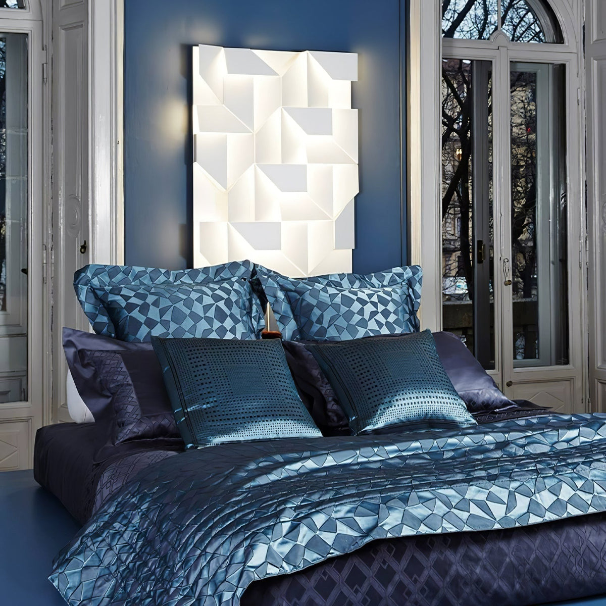 Shadows Grand Plug In Sconce