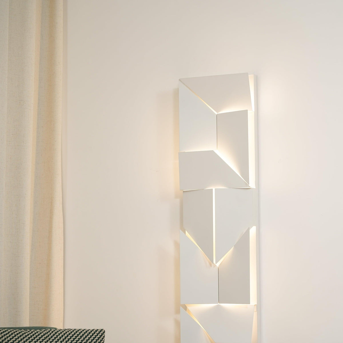 Shadows Charging Grand Sconce