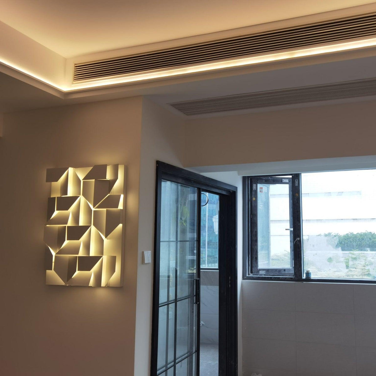 Shadows Charging Grand Sconce