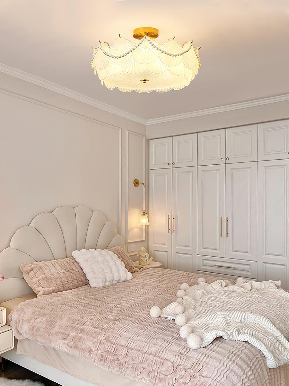 shell-glass-ceiling-lamp