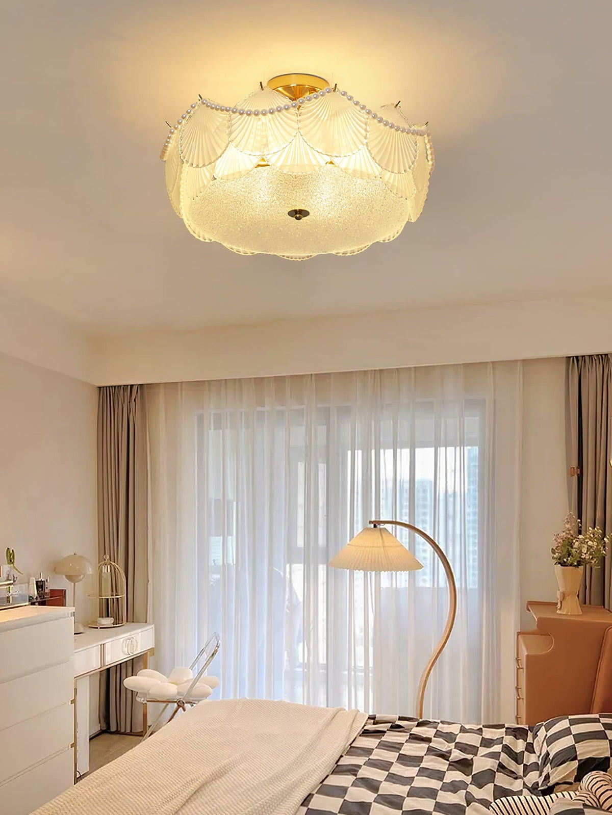 shell-glass-ceiling-lamp
