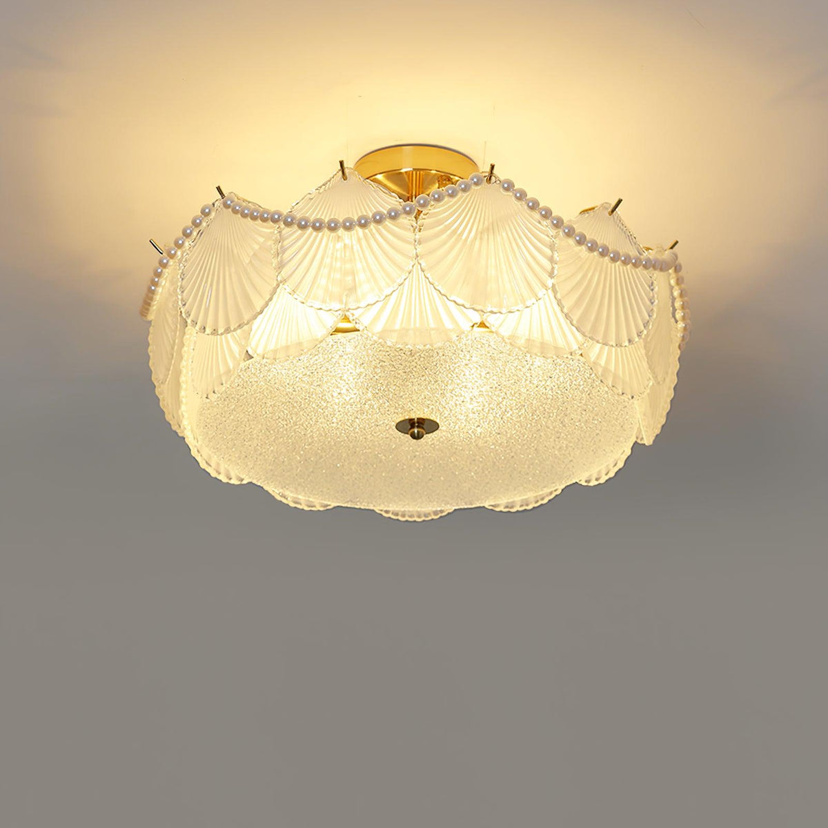 shell-glass-ceiling-lamp